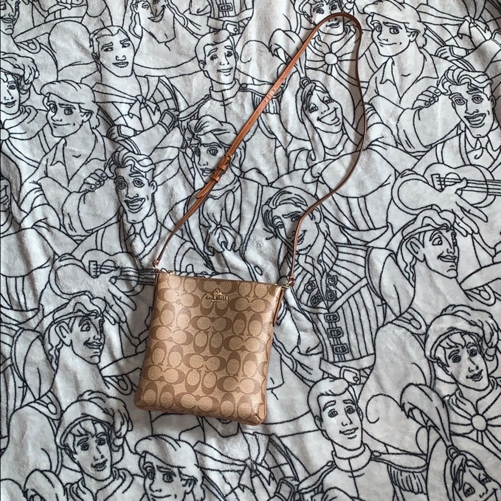 ACCEPTING REASONABLE OFFERS!! COACH PURSE